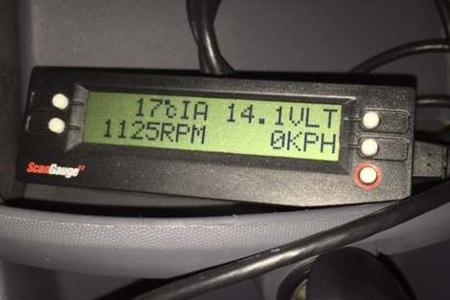 Mit dem Scangauge (hier das Modell II) kann man sich nicht nur verschiedene Motordaten anzeigen lassen.