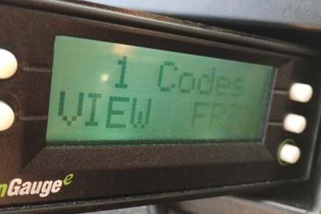Unser an die OBD-Dose des Volkswagens angeschlossenes Scangauge hat einen Fehlercode aufgezeichnet.