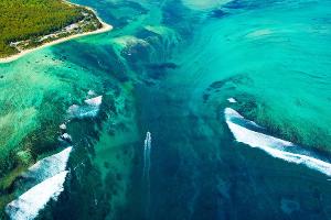 Das macht den Mauritius-Wasserfall unterirdisch schön