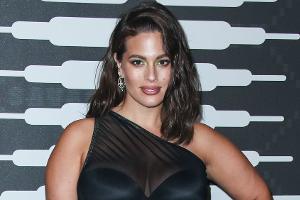 Ashley Graham zeigt stolz ihren After-Baby-Body