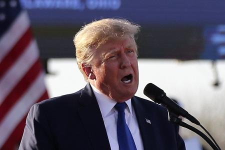 Donald Trump giftet gegen  Donald Trump giftet gegen