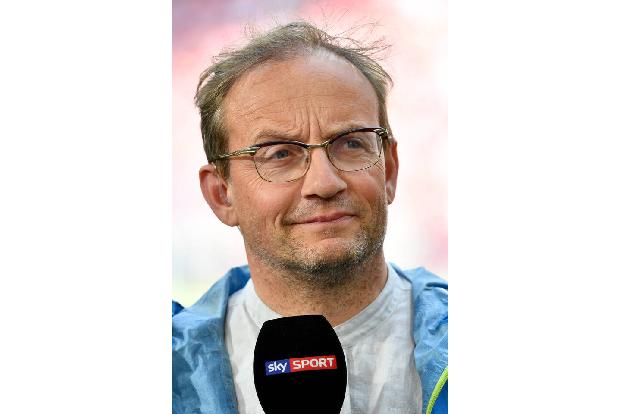 Wigald Boning läuft und läuft. Tatsächlich hat der sonst eher bedächtig daherkommende Comedian in einem Jahr 52 Marathons absolviert. Die hat er in seinem neuen Buch 'Lauf, Wigald, lauf!' beschrieben ... Wigald Boning läuft und läuft. Tatsächlich hat der sonst eher bedächtig daherkommende Comedian in einem Jahr 52 Marathons absolviert. Die hat er in seinem neuen Buch 'Lauf, Wigald, lauf!' beschrieben ...