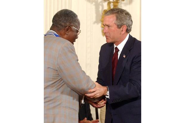 George W. Bush ist der bislang einzige US-Präsident, der einen Marathon lief. 1993 brauchte er in Houston 3 Stunden und 44 Minuten.
