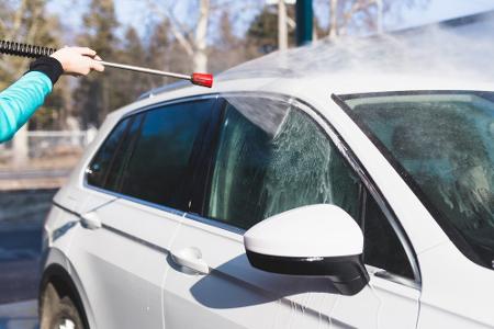 Frühjahrsputz fürs Auto: So glänzt der Wagen wieder