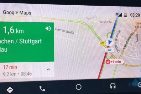 Google Maps zeigt Staus genau an.