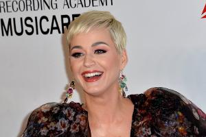 TV-Panne bei Katy Perry: Meerjungfrau-Kostüm wird ihr zum Verhängnis