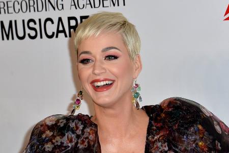 TV-Panne bei Katy Perry: Meerjungfrau-Kostüm wird ihr zum Verhängnis TV-Panne bei Katy Perry: Meerjungfrau-Kostüm wird ihr zum Verhängnis