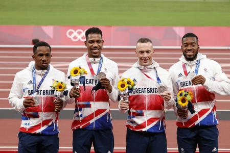 Britische 4x100-m-Staffel gibt Silber ab Britische 4x100-m-Staffel gibt Silber ab