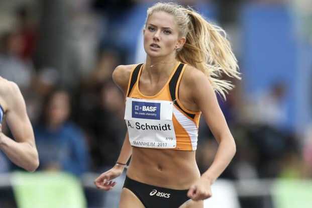 Alica Schmidt steckt mitten in der Vorbereitung für die Leichathletik-Saison, doch die Läuferin findet trotzdem Zeit, ihr De...