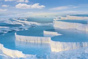 Pamukkale in der Türkei: Die weißen Terrassen der "Watteburg"