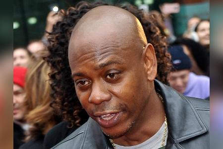 Nach Messerattacke auf Dave Chappelle: Anklage gegen Angreifer erhoben Nach Messerattacke auf Dave Chappelle: Anklage gegen Angreifer erhoben