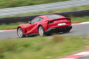 SUV Purosangue mit V12?