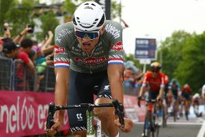 Niederländer van der Poel gewinnt Giro-Auftakt