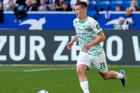 Tobias Raschl (bis 71.) - Note: 4,0 - Traute sich gegen seinen Ex-Klub am Ball teilweise viel zu, auch wenn seine Ideen nicht immer aufgingen. Hatte aus spitzem Winkel die besten Chance für seine Farben vor der Pause (41.). Von abgeklärten Gegenspielern später in vielen Szenen sehr leicht abgekocht.