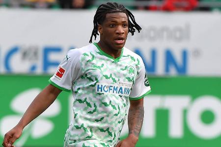 ANGRIFF: Jessic Ngankam (bis 88.) - Note: 3,0 - Hing in der Sturmspitze fast komplett in der Luft und brachte vor der Pause nur einen einzigen Pass zum Mitspieler. Ließ sich davon aber nicht verunsichern und arbeitete weiter. Belohnte sich durch den Treffer zum 1:1 und brachte Fürth zurück ins Spiel (70.). Hätte später sogar fast noch den Doppelpack geschnürt (84.)