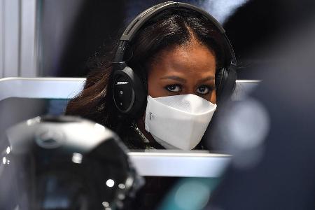 Die ehemalige First-Lady Michelle Obama am Mercedes-Kommandostand