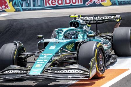 Ausfall: Sebastian Vettel (Aston Martin) - Note: 3,5 - Musste nach Problem mit dem Benzin aus der Boxengasse starten. Ließ seine Racing-Skills im Infight mit Latifi aufblitzen, an dem er sich im Kurvengeschlängel vorbeiquetschte. Fuhr auch gegen Magnussen, Schumacher und Norrris die Krallen aus. Die realistische Chance auf Punkte war mit der Kollision mit Schumacher futsch - und sein Rennen wegen der Schäden am Auto vorzeitig vorbei.