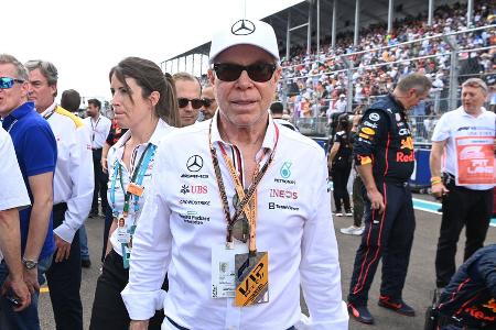Luxusmode-Designer Tommy Hilfiger im Grid