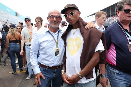Sänger Pharrell Williams posiert mit Unternehmer Richard Mille