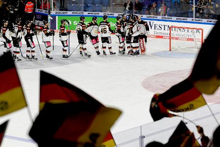 Deutschlands Kader für die Eishockey-WM 2022 - Die Eishockey-WM 2022 findet vom 13. bis 29. Mai in Finnland statt. Der deutsche Eishockey-Bund nominierte unter der Führung von Bundestrainer Toni Söderholm 25 Spieler für den WM-Kader, darunter auch drei Akteure aus der NHL. Diese DEB-Stars wollen Gold für Deutschland holen: