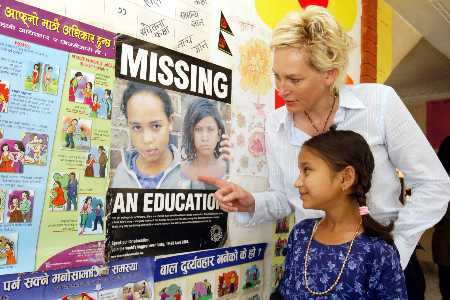Bärbel Schäfer als UNICEF-Botschafterin in Nepal