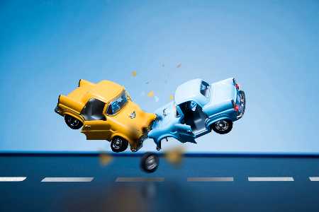 So sollten Sie reagieren, wenn Sie einen Unfall sehen So sollten Sie reagieren, wenn Sie einen Unfall sehen