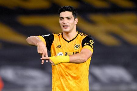 Raúl Jiménez (Wolverhampton Wanderers) - Vertrag bis 2024 - Raúl Jimenez soll bei der Suche nach einem Ersatz für Torjäger Robert Lewandowski ins Visier des FC Bayern geraten sein. Das berichtet das Portal 'elfutbolero.us' mit Verweis auf 'verschiedene Quellen'. Sogar eine Offerte von über 25 Millionen Euro soll der deutsche Branchenprimus bereits vorbereitet haben.