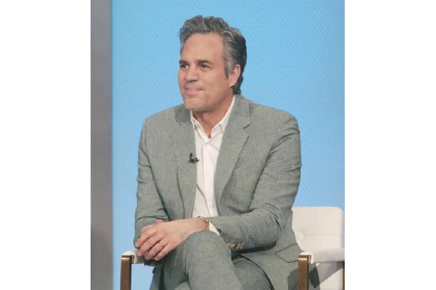 Mark Ruffalo sieht vor allem eine schuldige Partei bei der ganzen Debatte: den Obersten Gerichtshof. Dort seien die (von Donald Trump ernannten) ultra-rechten Richter*innen diejenigen, die die gesetzl ...