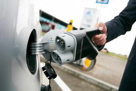 Die erste Schnellladesäule Deutschlands auf einer Autobahnraststätte