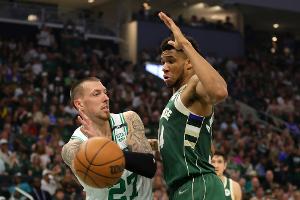 NBA: Theis und Boston erzwingen Entscheidungsspiel