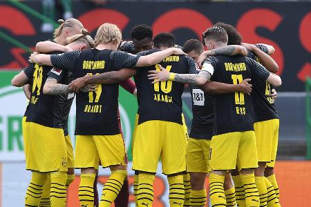 Das große BVB-Saisonzeugnis 2021/2022 - Hinter Borussia Dortmund liegt eine enttäuschende Spielzeit ohne Titel. Viele arrivierte BVB-Stars schwächelten. Der ein oder andere enttäuschte gar auf ganzer Linie. Im großen Saisonzeugnis hagelt es viermal die Note 5 und sogar einmal die Note 6. Die Einzelkritik aller Dortmunder: