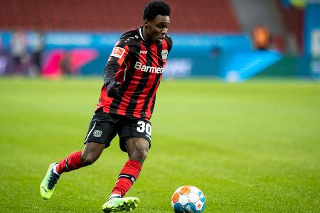 ABWEHR: Jeremie Frimpong (Bayer Leverkusen) - Extrem hoch war die Leistungsdichte auf der Rechtsverteidigerposition in dieser Saison nicht in der Bundesliga. Frimpong stach bis zu seiner schweren Verletzung Mitte März allerdings heraus. Tempo, Technik, offensiv wie defensiv stark - der Niederländer hat das Gesamtpaket des modernen Außenverteidigers.