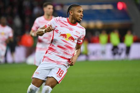 Christopher Nkunku (RB Leipzig) - Bei der Wahl zum Spieler der Saison ist Leipzigs französischer Wirbelwind der Top-Favorit auf den ersten Platz. 20 Treffer und 16 Vorlagen in der Liga sprechen eine deutliche Sprache. Aktuell zählt der 24-Jährige ohne Wenn und Aber zu den besten Offensivakteuren Europas.