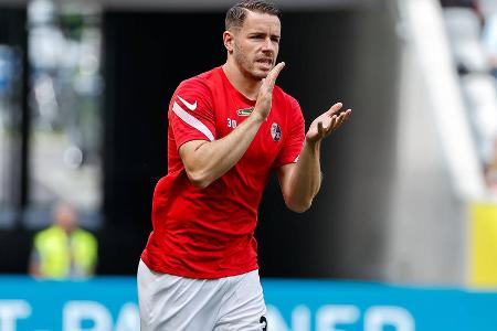 Christian Günter (SC Freiburg) - Freiburgs 'Mr. Zuverlässig' hatte großen Anteil an der starken Saison der Freiburger, die schließlich in der Qualifikation für die Europa League mündete. Keine Minute verpasste der Dauerbrenner in der Liga auf seiner linken Defensivseite. Zwei Tore und überragende neun Assists stehen zudem in Günters Statistik. Heißer Kandidat für eine WM-Teilnahme im Winter in Katar ist er zudem ebenfalls.