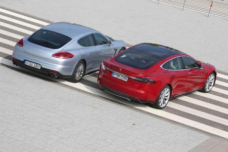 Porsche Panamera S E-Hybrid, Tesla Model S, Heckansicht