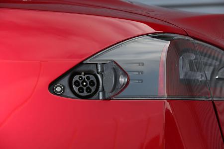 Tesla Model S, Stromanschluss