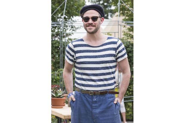 Will Young las 2019 mit 'Two Dads' die Geschichte eines Jungen, der von zwei Vätern adoptiert wird und gleich doppelt Spaß hat.