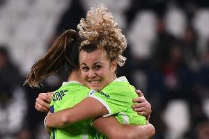 Nationalspielerin Lattwein verlängert vorzeitig in Wolfsburg