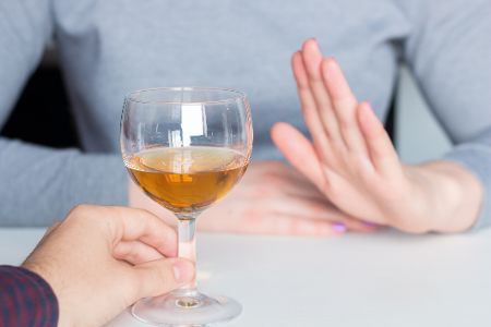 Welche Mythen über Alkohol Sie jetzt sofort vergessen können