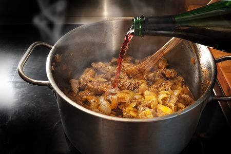 Welche Mythen über Alkohol Sie jetzt sofort vergessen können