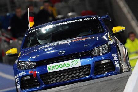 Fahrt in den Ruhestand? - Nach dem Abschied aus der DTM startet Heinz-Harald Frentzen in diversen Serien. Ende 2014 hängt er die Handschuhe an den Nagel und beendet eine der erfolgreichsten Motorsport-Karrieren überhaupt - ein Comeback will der auch als Testfahrer arbeitende Rheinländer jedoch nicht vollkommen und endgültig ausschließen.