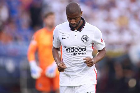 ABWEHR: Almamy Touré - Note: 2,5 - Harmonierte auf der rechten Seite anfangs gut mit Knauff und war immer zur Stelle, wenn der Außenverteidiger Hilfe brauchte. Verlor zudem im ganzen Spiel nicht ein einziges Kopfballduell. Strahlte auch mit dem Ball am Fuß Ruhe aus. Dosierte seine scharfen Pässe nach vorne aber vielfach nicht optimal.