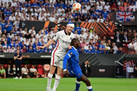 Sebastian Rode (bis 90.) - Note: 1,5 - Wurde schon nach fünf Minuten in einem Zweikampf übel zugerichtet. Spielte trotz Platzwunde mit Turban 90 Minuten lang auf Top-Niveau. Profilierte sich in vielen Szenen als emsiger Balljäger und war dabei giftig. Gerade nach dem Rückstand ein wichtiger Antreiber.