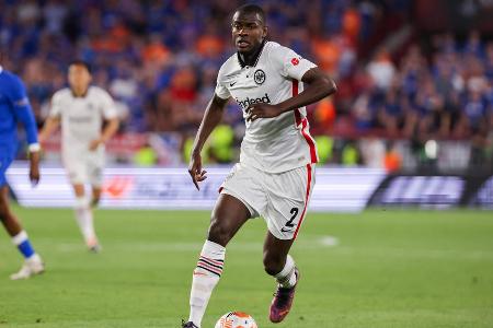 Abgang möglich: Evan Ndicka (Innenverteidiger) - Nur in diesem Sommer könnte Frankfurt für seinen französischen Abwehrstar noch eine angemessene Ablöse einstreichen, PSG und Newcastle United buhlen um seine Dienste. Zwischen 20 und 30 Millionen Euro werden aufgerufen.