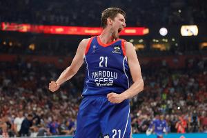 Pleiß gewinnt mit Anadolu Istanbul erneut die EuroLeague