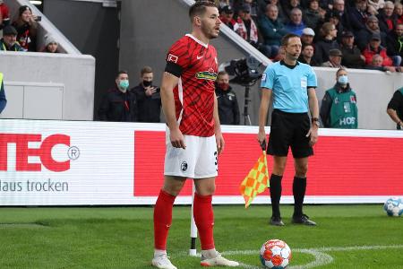 Christian Günter - Note: 4,0 - Stach wie gewohnt vielfach mit Nachdruck auf der linken Seite mit nach vorne und kam so mitunter hinter die letzte Linie. Spielte beim 1:0 einen genialen vorletzten Pass. Hinten derweil mit deutlich mehr Mühe, wenn die Gegenspieler mit Tempo durch seine Zone kamen. Verschoss im Elfmeterschießen.