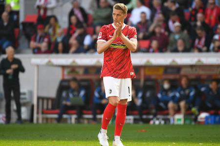 Nils Petersen (ab 80.) - Note: 4,0 - Lauerte in der Spitze zu Zuspiele, arbeitete im Anlaufen gerade in der Verlängerung zudem ebenso fleißig wie Höler zuvor. Echte Torchancen ergaben sich nicht mehr für ihn.