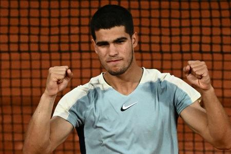 Alcaraz lässt zum Auftakt die Muskeln spielen Alcaraz lässt zum Auftakt die Muskeln spielen
