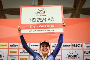Bahnrad: Ellen van Dijk bricht Weltrekord im Stundenfahren