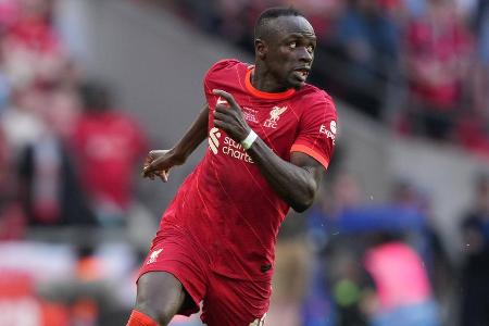 Sadio Mané (FC Liverpool) - Der Senegalese ist ein recht neuer aber umso prominenterer Gast in der Münchner Gerüchteküche. Salihamidzic hat ihn laut 'Sky' als seinen 'Wunschspieler' auserkoren. Mané soll davon genervt sein, dass Liverpool bei den aktuellen Vertragsgesprächen seinen Sturmpartner Mohamed Salah priorisiert. Eigentlich ist ein Mané-Wechsel zum FC Bayern undenkbar. Andererseits ist im Fußball je bekanntlich nichts ausgeschlossen ...